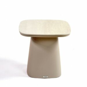 Mesa auxiliar arena y sobre cerámica blanco