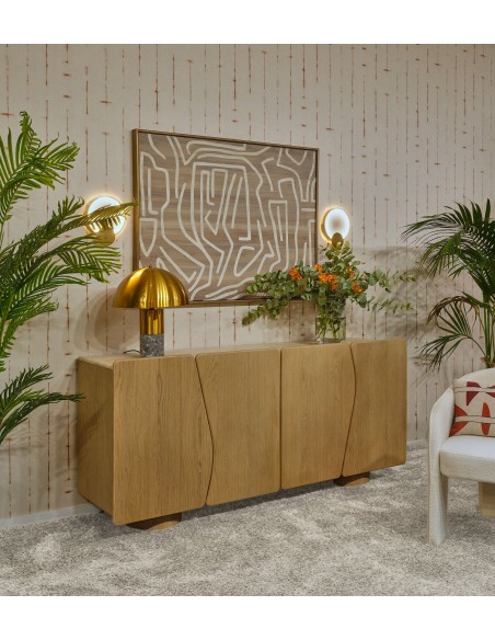 Aparador de roble claro con sobre de piedra y puertas irregulares Aparador de roble claro con sobre de piedra y puertas irregulares