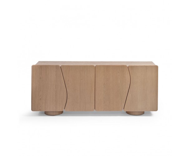 Aparador de roble claro con sobre de piedra y puertas irregulares Aparador de roble claro con sobre de piedra y puertas irregulares