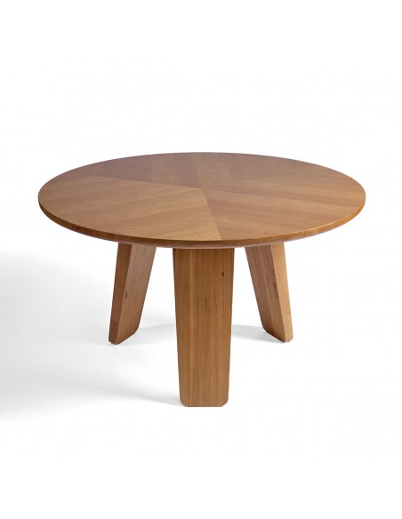 Mesa de comedor redonda acabada en roble claro con 3 patas Mesa de comedor redonda acabada en roble claro con 3 patas