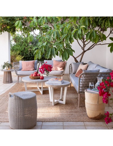 Mesa auxiliar redonda de teca blanqueada yaluminio gris claro Mesa auxiliar redonda de teca blanqueada yaluminio gris claro