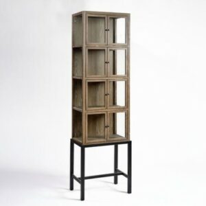 Vitrina de roble con pata de metal.