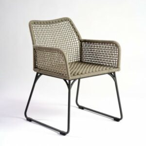 Silla para exterior de cuerda y metal color cemento
