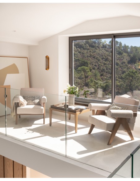 Sillón tapizado beige piedra pata madera natural Sillón tapizado beige piedra pata madera natural