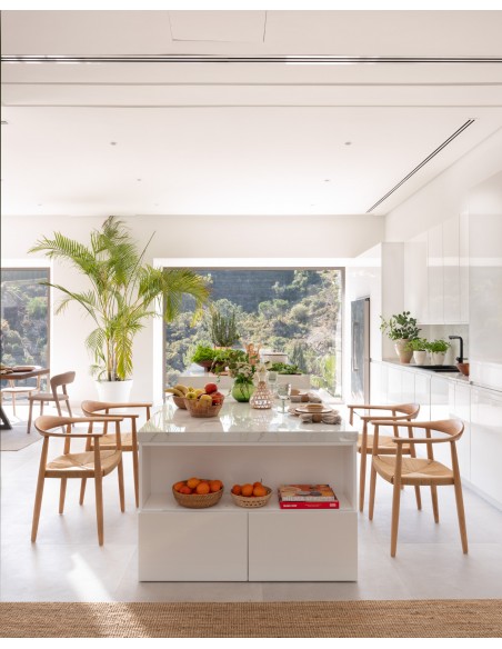 Silla de madera y cuerda natural con reposabrazos Silla de madera y cuerda natural con reposabrazos