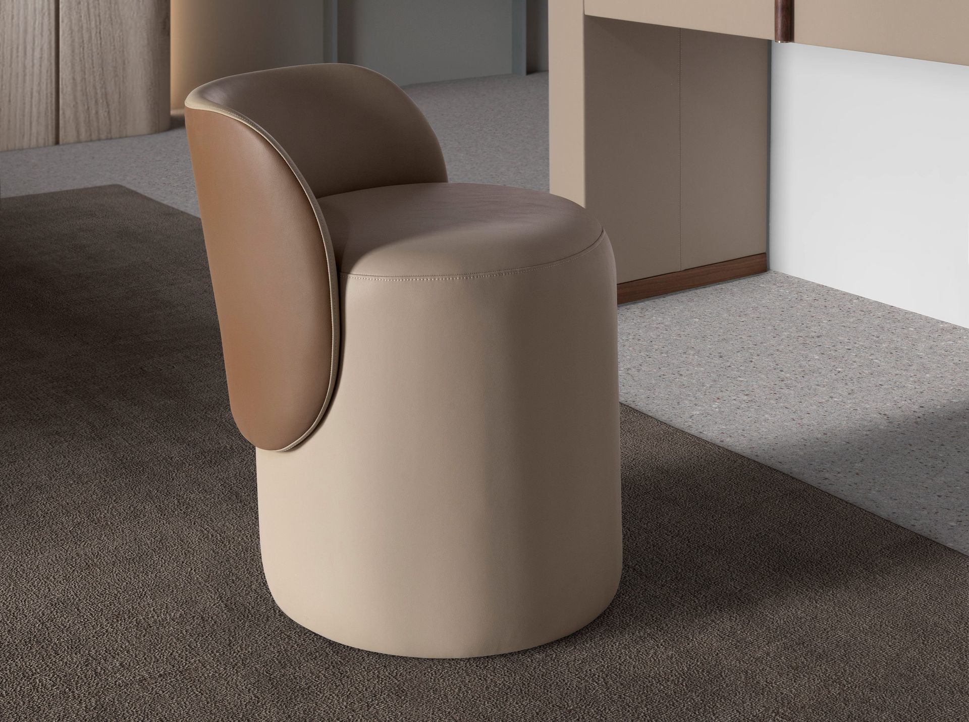 Puff polipiel visón y marrón Puff polipiel visón y marrón - Imagen 3