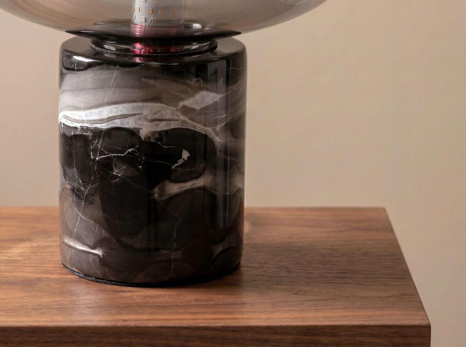 Lámpara sobremesa cristal efecto espejo fumé gris y mármol porcelánico Lámpara sobremesa cristal efecto espejo fumé gris y mármol porcelánico - Imagen 7