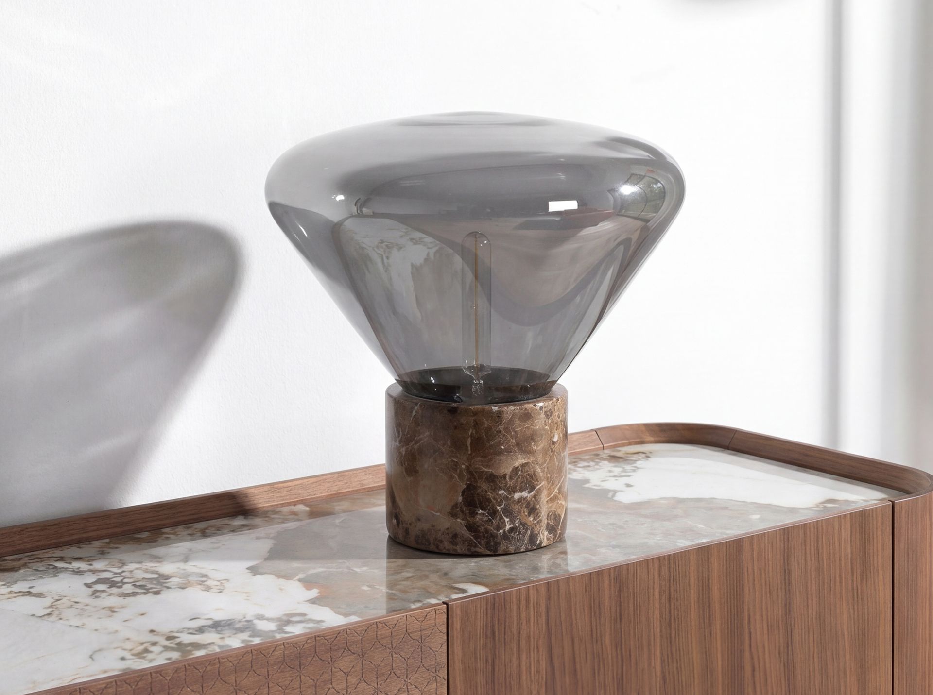 Lámpara sobremesa cristal efecto espejo fumé gris y mármol porcelánico Lámpara sobremesa cristal efecto espejo fumé gris y mármol porcelánico - Imagen 3